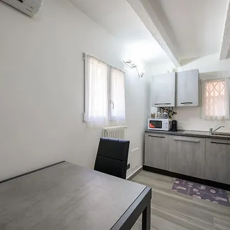 Apartment Lovely Nest Near Centre - Groundfloor